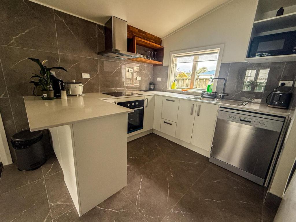 Spacious Surf-side 4 bedroom Retreat - Resim 4