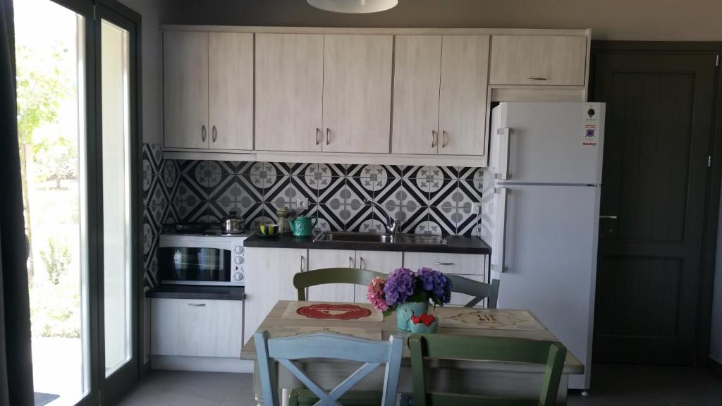 Kuchyňa alebo kuchynka v ubytovaní Thea Houses