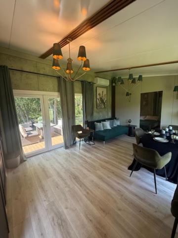 Posezení v ubytování Forest Resort House