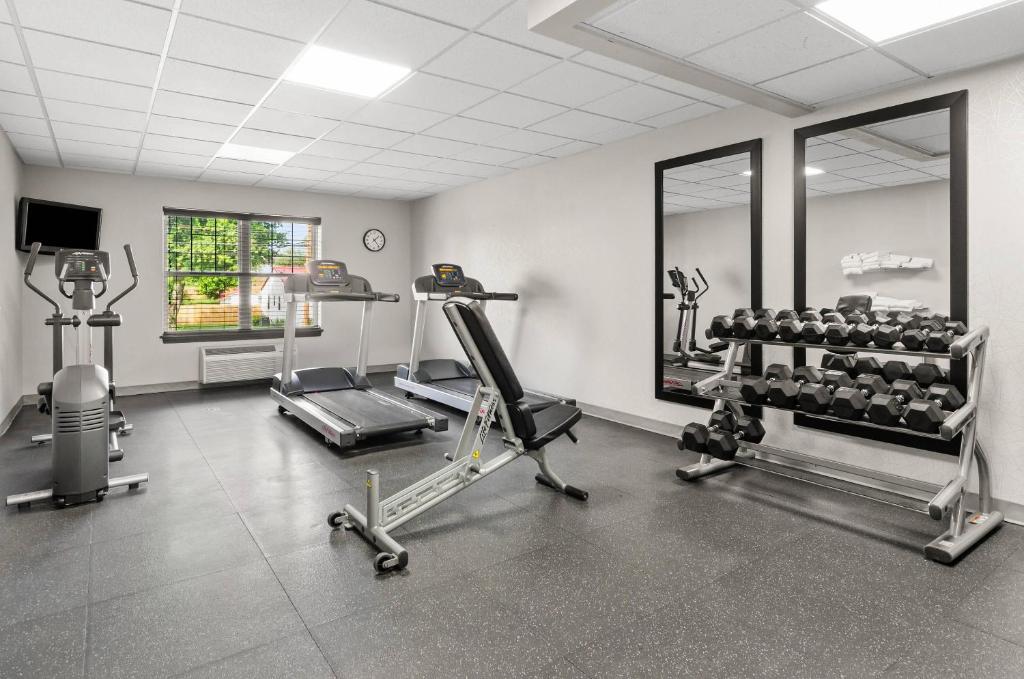 Country Inn & Suites by Radisson, Roanoke, VA photo