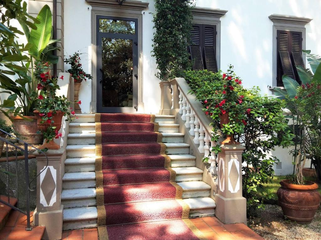 A garden outside Hotel Tirreno