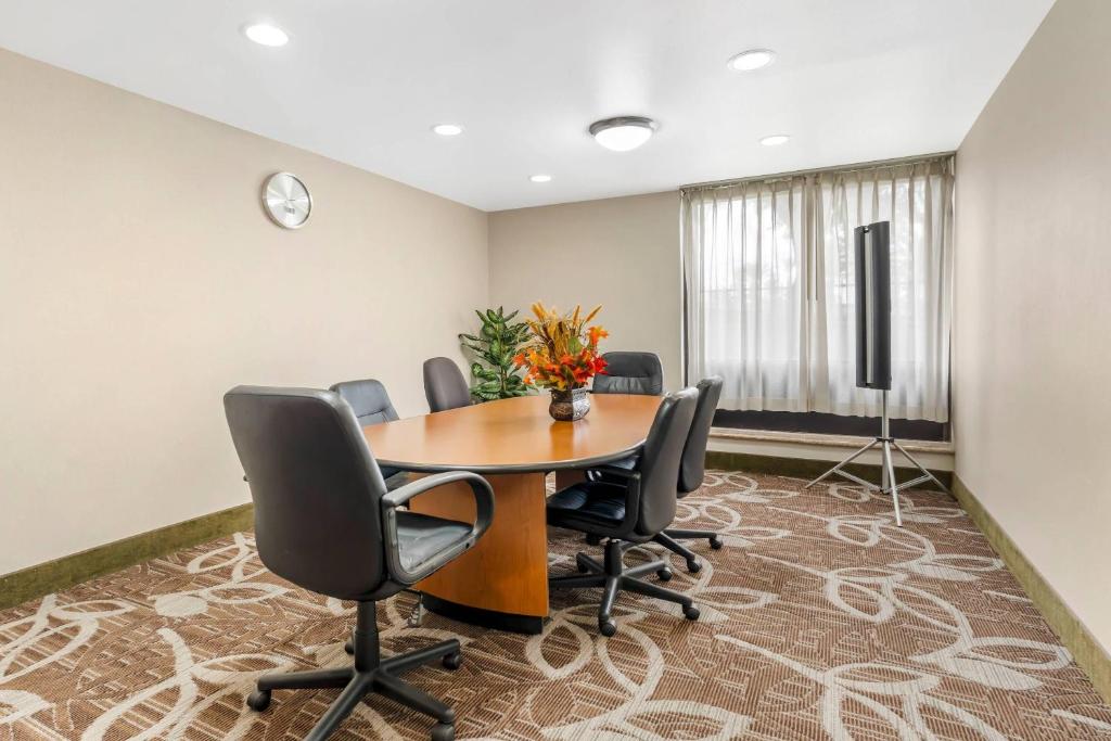 Comfort Inn Anaheim Resort photo