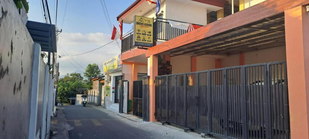 a building with a fence on the side of a street at Bintang Khanida Syari'ah in Tjakranegara
