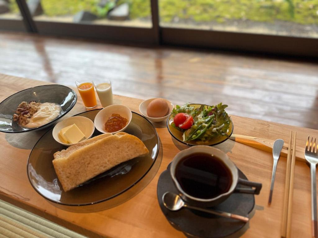 a table with a plate of food and a cup of coffee at mokumoku 山 ishioka in Mooka