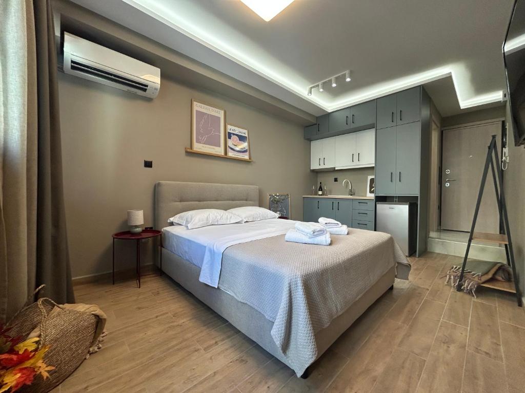 a bedroom with a bed and a kitchen at Dragoumi Suites Lydia in Thessaloniki