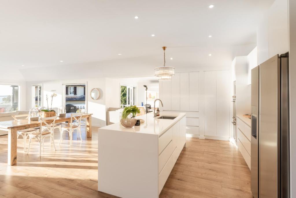 Springcombe Sunset - St Heliers Beach House