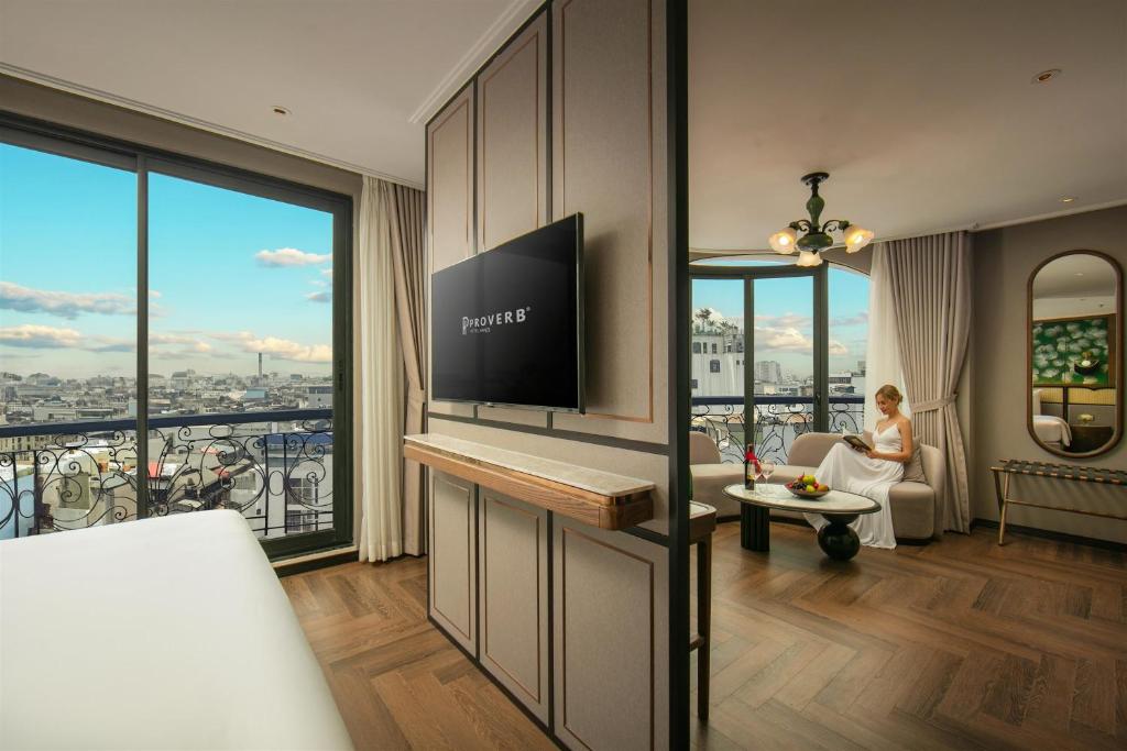 Deluxe Corner Suite