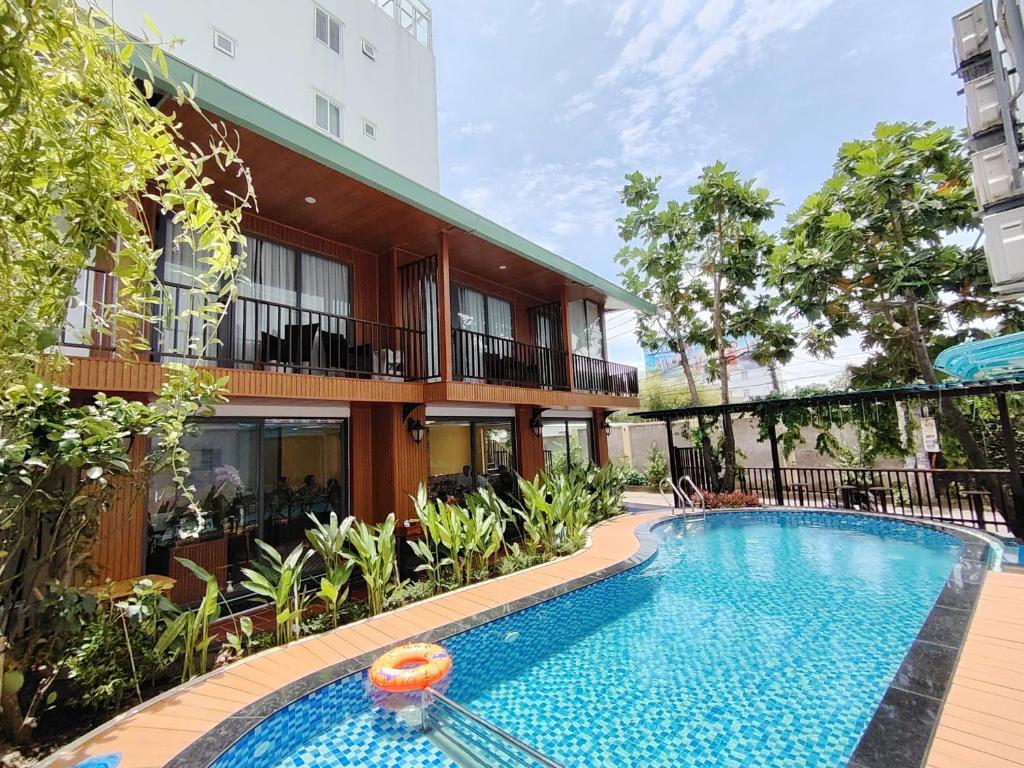 Hồ bơi trong/gần Rosetta Hotel Phu Quoc