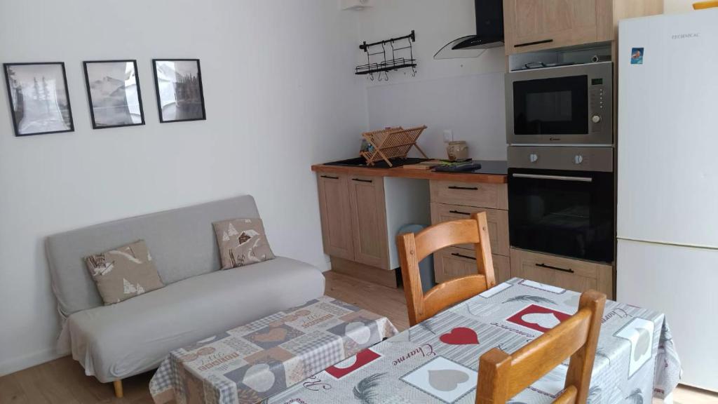 Kuchyň nebo kuchyňský kout v ubytování Superbe appartement 2 personnes à la montagne