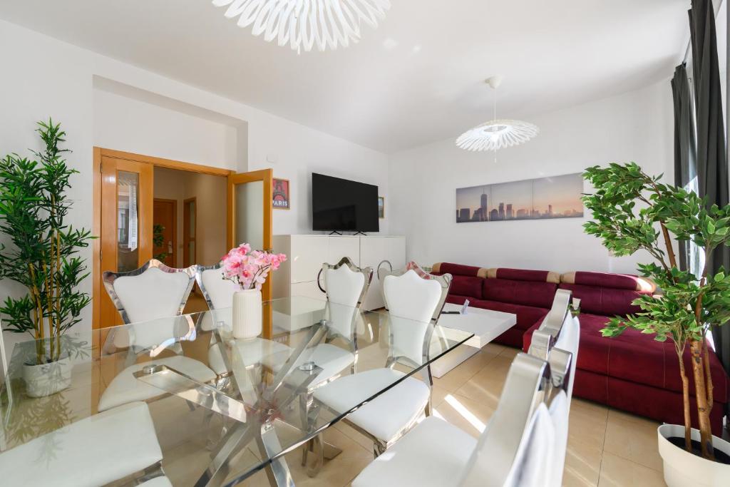 Apartamento de 2 Dormitorios a Pasos de Gran Vía Vive en el Corazón de Madrid DIN133B