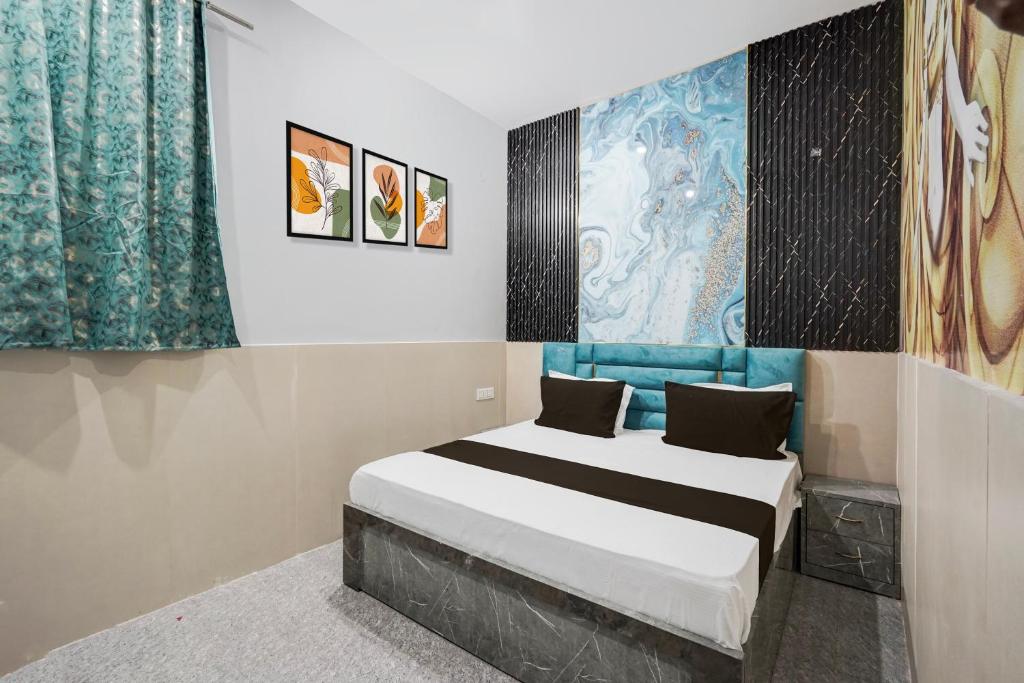 Postel nebo postele na pokoji v ubytování Hotel O Grand Hotel