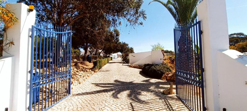 Classic Countryside Cottage with Private Balcony - Casa 2