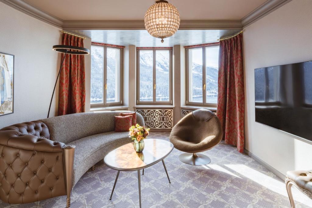 Deluxe Suite with Lake View
