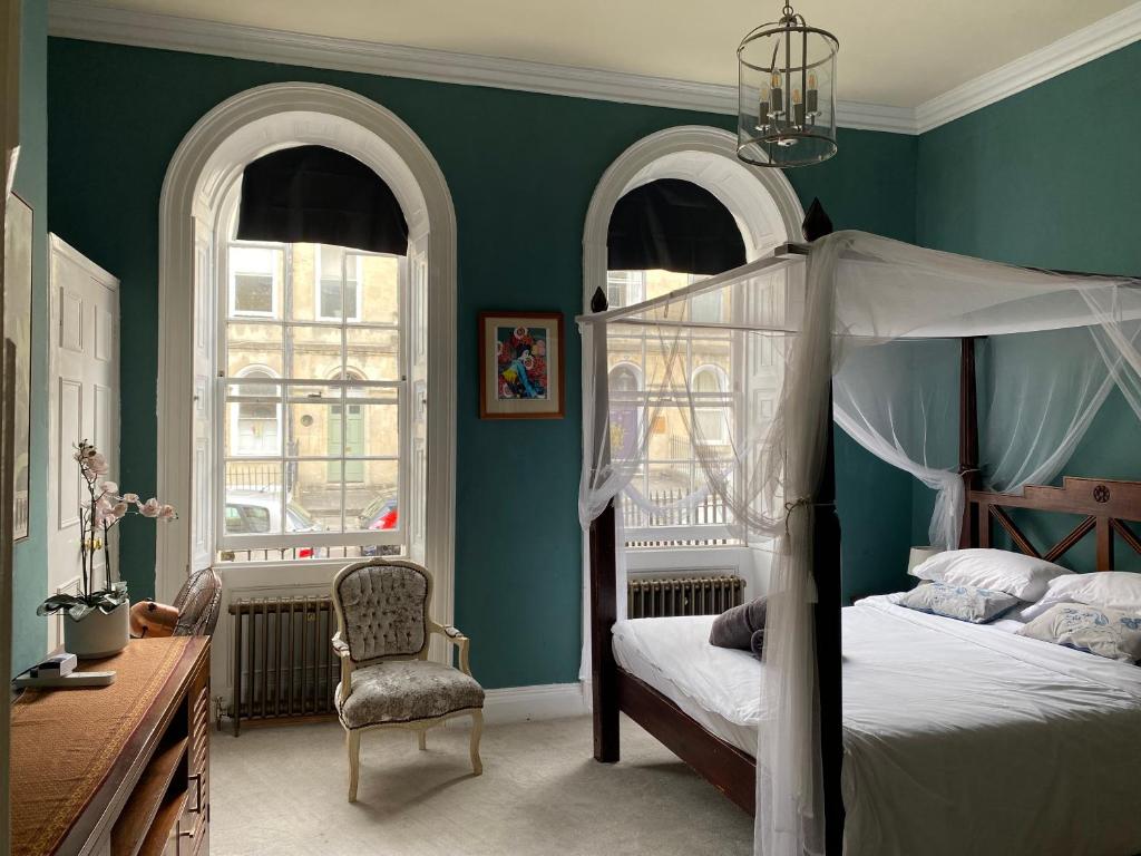 Ένα ή περισσότερα κρεβάτια σε δωμάτιο στο The Pickwick House 2 bedroom free parking