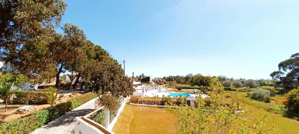 Large Traditional Studio with Balcony & Pool Access - Casa 7