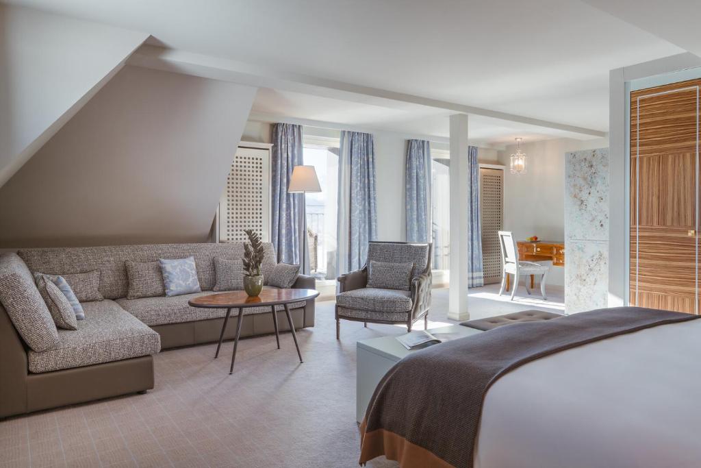 Corner Junior Suite with Lake View