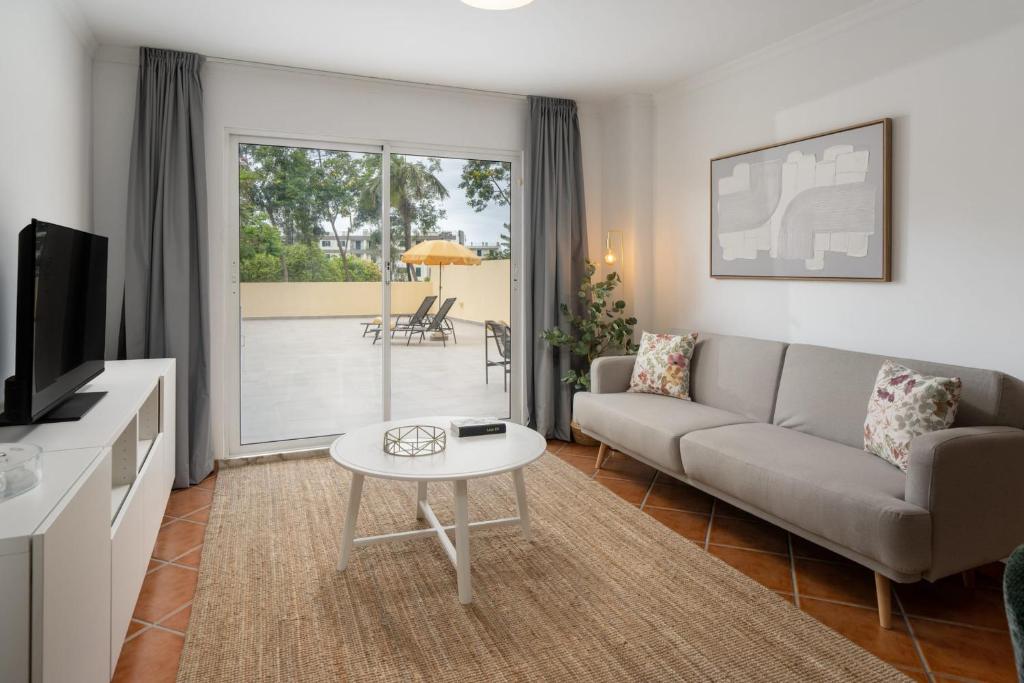 Apartamento da Silva by an island apart