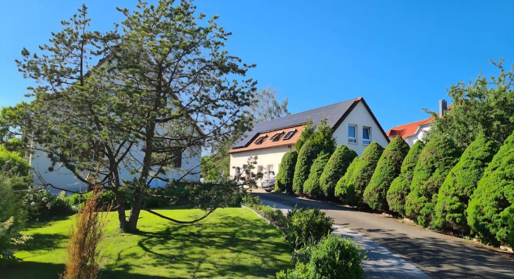 O grădină în afara Auszeit an der Aisch