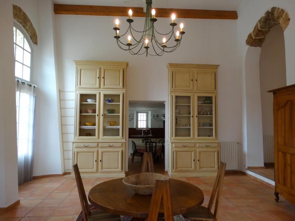 A kitchen or kitchenette at Domaine de La Magdeleine
