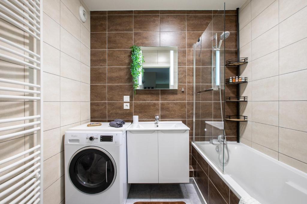 L'Adresse Colmarienne, Escapade en Famille, Terrasse, Garage Privé, Point de départ idéal en toutes saisons, Centre historique Colmar à 10 min à pied, Marchés de Noël, Route des vins d'Alsace, Appartement calme et élégant, Arrivée autonome, Garage à vélos – photo 27
