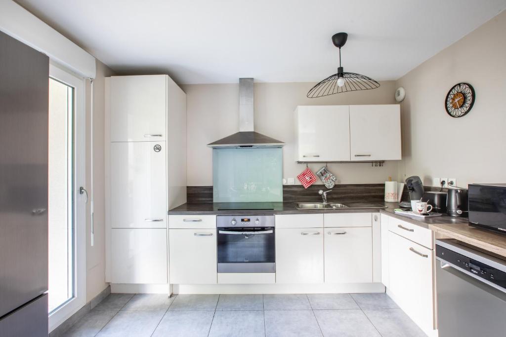 L'Adresse Colmarienne, Escapade en Famille, Terrasse, Garage Privé, Point de départ idéal en toutes saisons, Centre historique Colmar à 10 min à pied, Marchés de Noël, Route des vins d'Alsace, Appartement calme et élégant, Arrivée autonome, Garage à vélos – photo 20