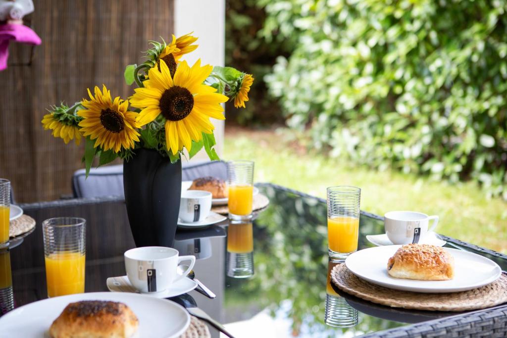 L'Adresse Colmarienne, Escapade en Famille, Terrasse, Garage Privé, Point de départ idéal en toutes saisons, Centre historique Colmar à 10 min à pied, Marchés de Noël, Route des vins d'Alsace, Appartement calme et élégant, Arrivée autonome, Garage à vélos – photo 19