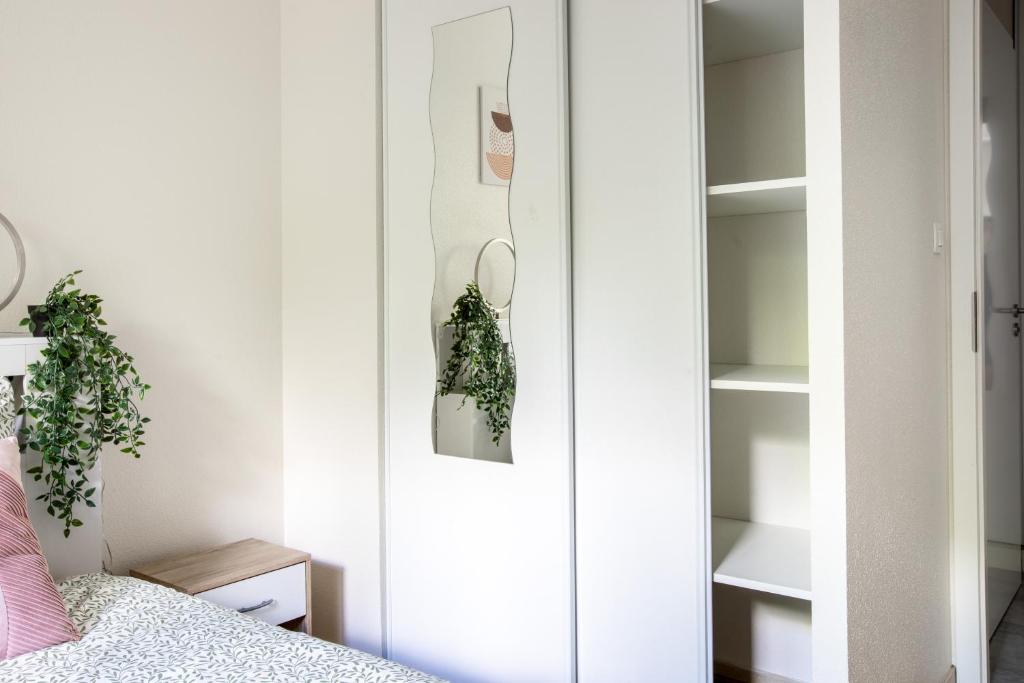 L'Adresse Colmarienne, Escapade en Famille, Terrasse, Garage Privé, Point de départ idéal en toutes saisons, Centre historique Colmar à 10 min à pied, Marchés de Noël, Route des vins d'Alsace, Appartement calme et élégant, Arrivée autonome, Garage à vélos – photo 17
