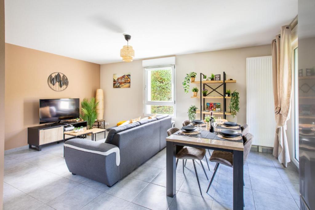 L'Adresse Colmarienne, Escapade en Famille, Terrasse, Garage Privé, Point de départ idéal en toutes saisons, Centre historique Colmar à 10 min à pied, Marchés de Noël, Route des vins d'Alsace, Appartement calme et élégant, Arrivée autonome, Garage à vélos – photo 5