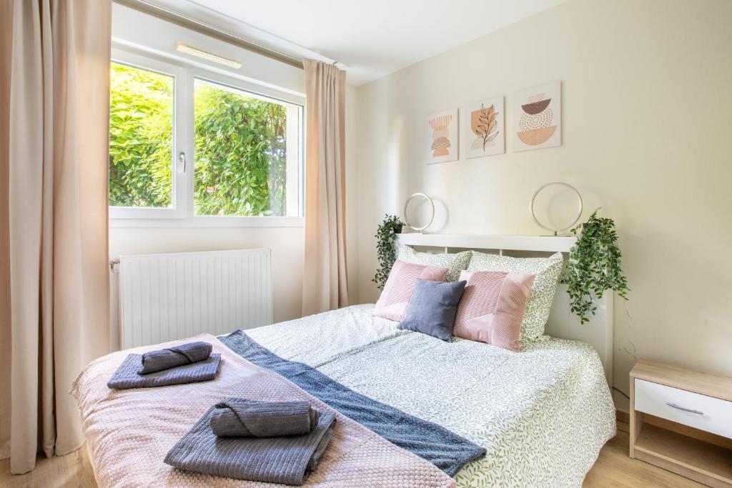 L'Adresse Colmarienne, Escapade en Famille, Terrasse, Garage Privé, Point de départ idéal en toutes saisons, Centre historique Colmar à 10 min à pied, Marchés de Noël, Route des vins d'Alsace, Appartement calme et élégant, Arrivée autonome, Garage à vélos – photo 7