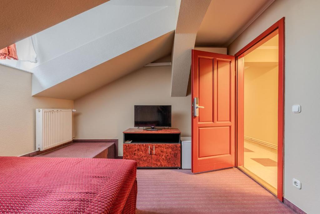 
Budget Double Room with Shared Bathroom
