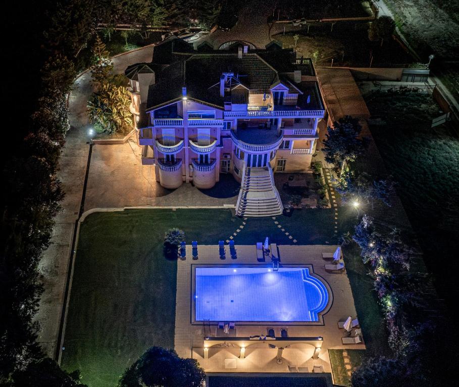 Swimmingpoolen hos eller tæt på Casa di Voz Suites complex & free gym services by "elite"