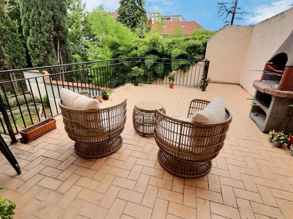 Balkón nebo terasa v ubytování La Plasse, appartement familial au centre de Roanne