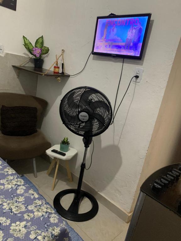 Μια τηλεόραση ή/και κέντρο ψυχαγωγίας στο Kitnet Dream House 2