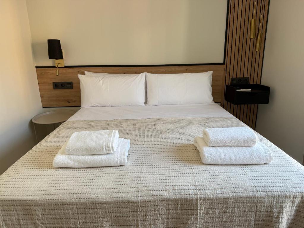 Le Petit Hostel - Deluxe Double Room