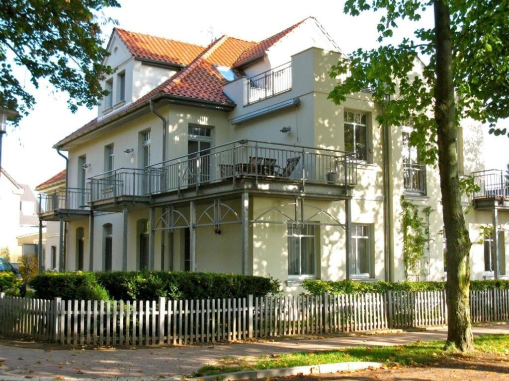 a white house with a fence in front of it at Haus am Meer Whg3 in Rerik
