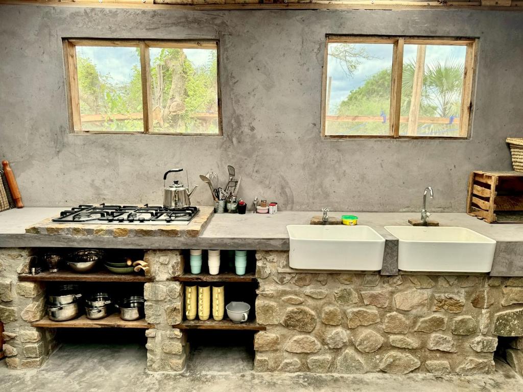Dapur atau dapur kecil di Stanley's Outpost by Baker & Sons