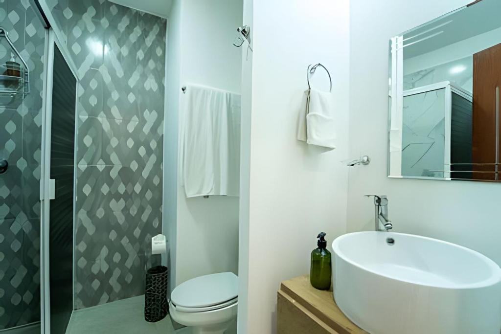 Koupelna v ubytování Deluxe Apartment/POOL/WIFI/AC/Gym/CoWorkingArea.