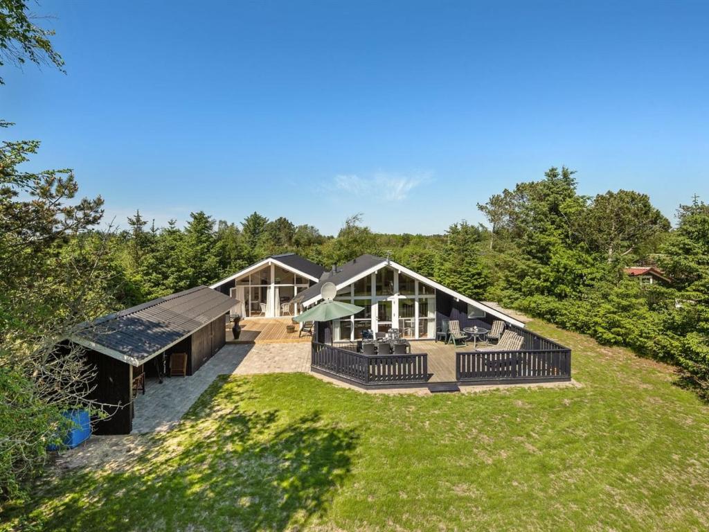 Το κτήριο όπου στεγάζεται  η παραθεριστική κατοικία