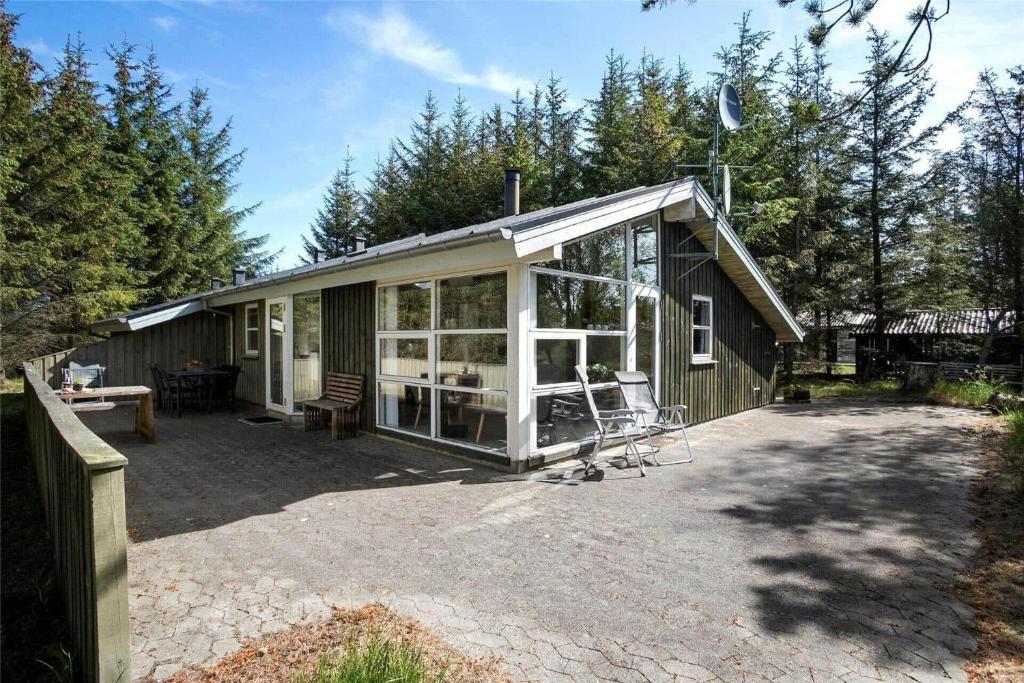 Το κτήριο όπου στεγάζεται  η παραθεριστική κατοικία