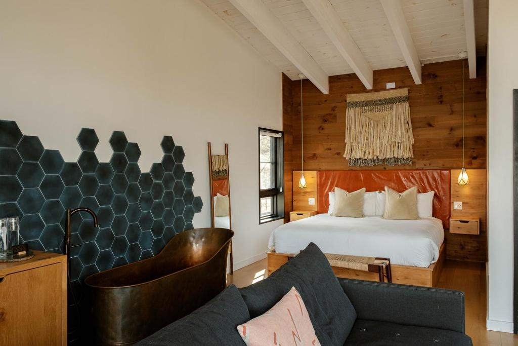 Woodstock Way Hotel - 