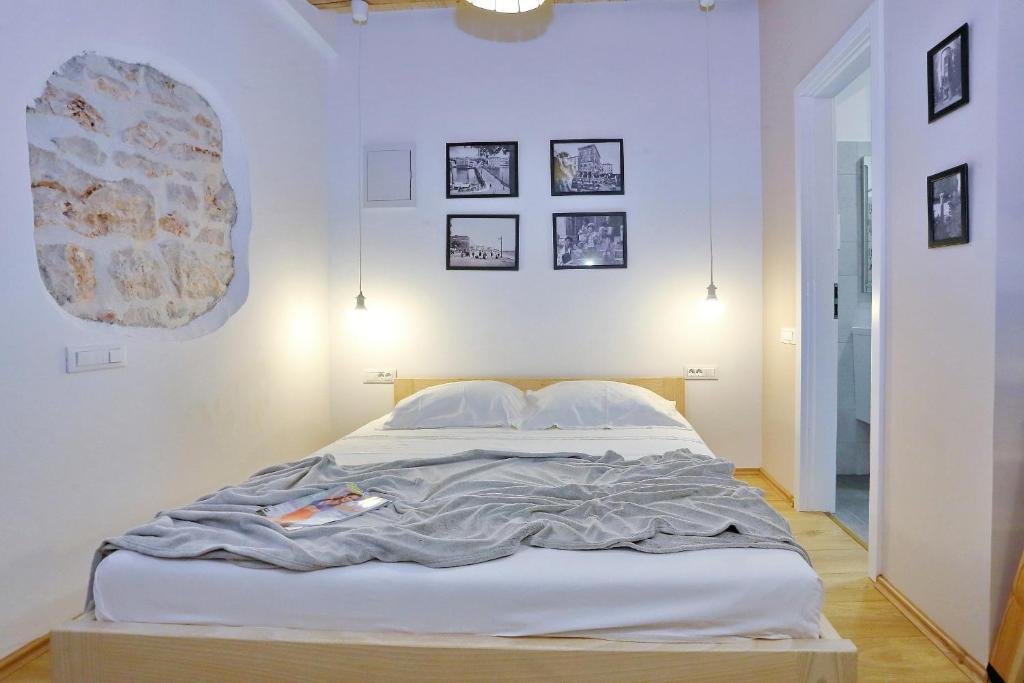 Postel nebo postele na pokoji v ubytování Guverna New City Accommodation