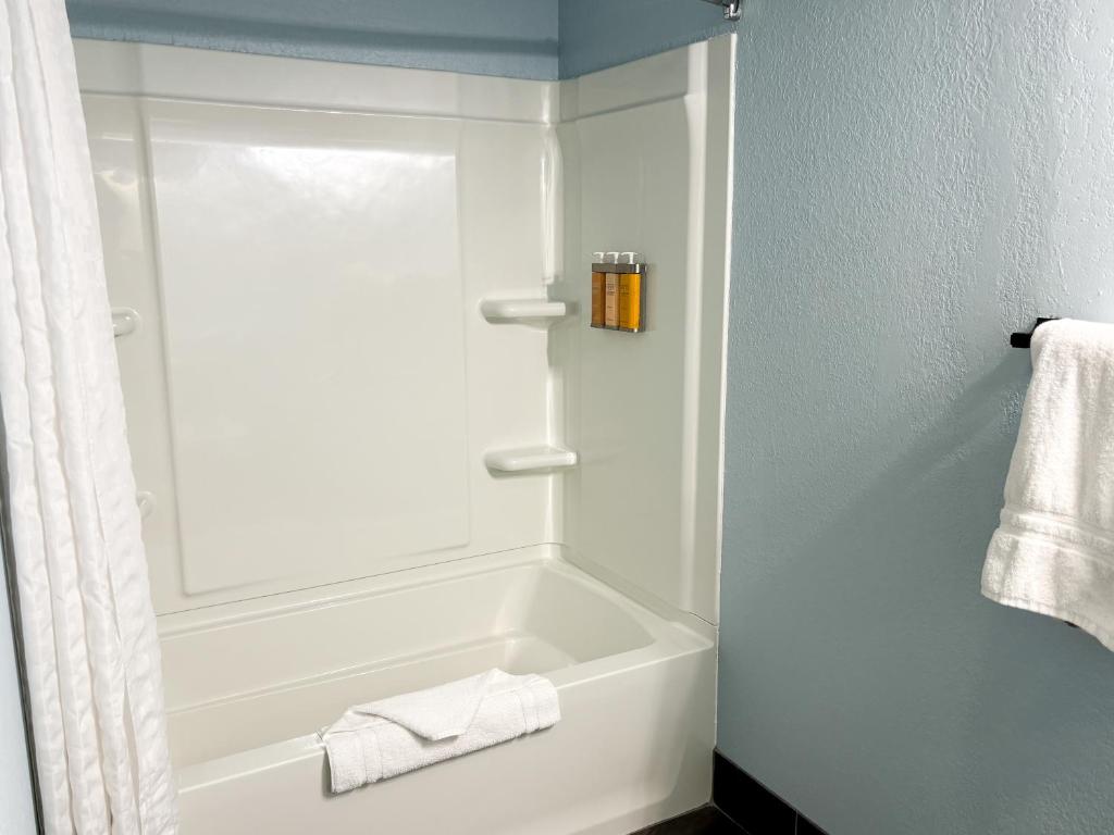 Metropolis Resort - Eau Claire - 