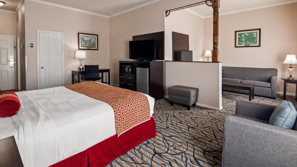 Best Western Spring Hill Inn & Suites - King Suite With Sofa Bed - Non-Smoking