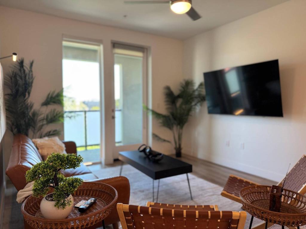 Gallery image of Luxury Haven Steps from Santa Ana Zoo & Cultural Gems in Anaheim