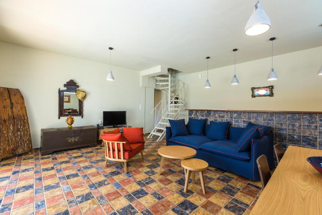 A seating area at Sea View Villas