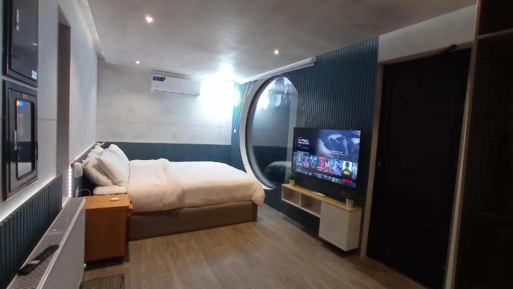 Qubed Hotel Nathiagali - Habitación Queen Con Balcón