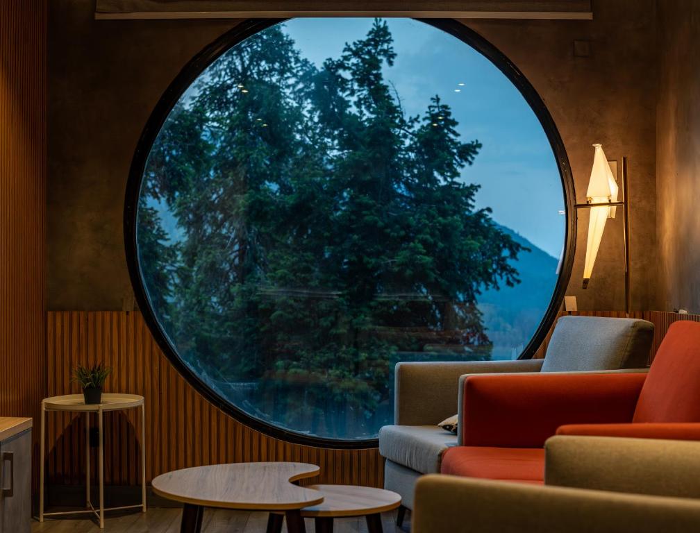 Qubed Hotel Nathiagali - Habitación Cuádruple Con Terraza