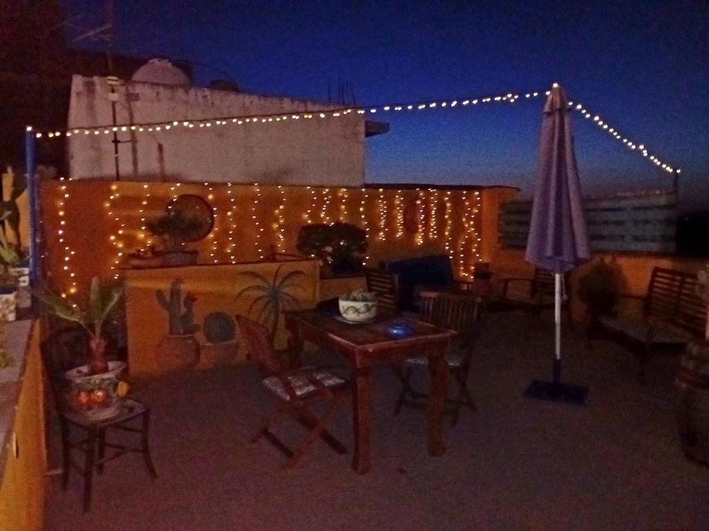 Un patio o zona al aire libre en Ajman house