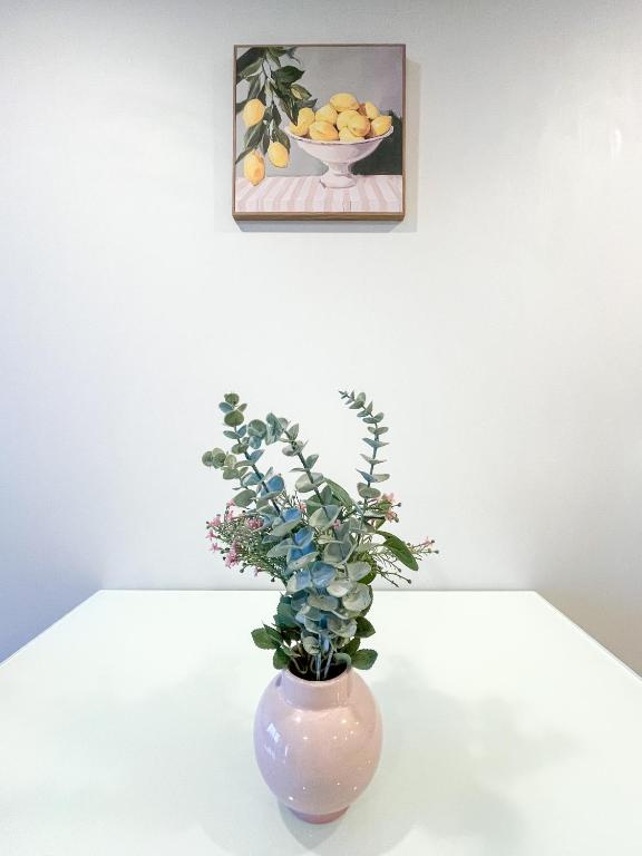 SUPER Location - Modern 2Br Apt-Pool & Gym - Resim 29