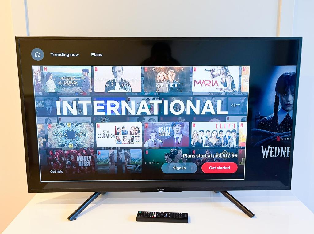 SUPER Location - Modern 2Br Apt-Pool & Gym - Resim 23